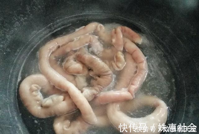 爱吃肥肠的一定要收藏,在家简单一做,美味又好吃