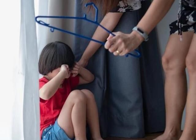 我们这一代|以前的孩子多么抗打抗骂,现在的孩子真脆弱!错,这只是一种假象