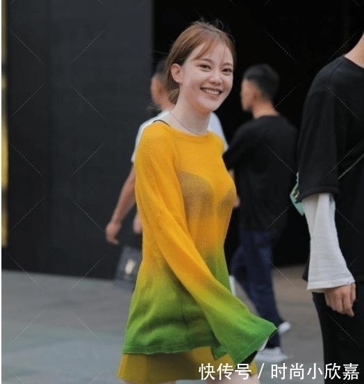 设计风格 大眼睛女生,身穿黄色连衣裙,搭配高跟鞋,真是清艳脱俗的感觉!