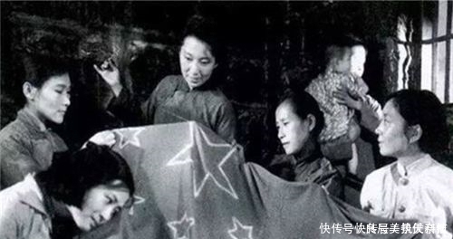 2名工人修复渣滓洞女牢,意外发现1个洞,洞中之物来头不小