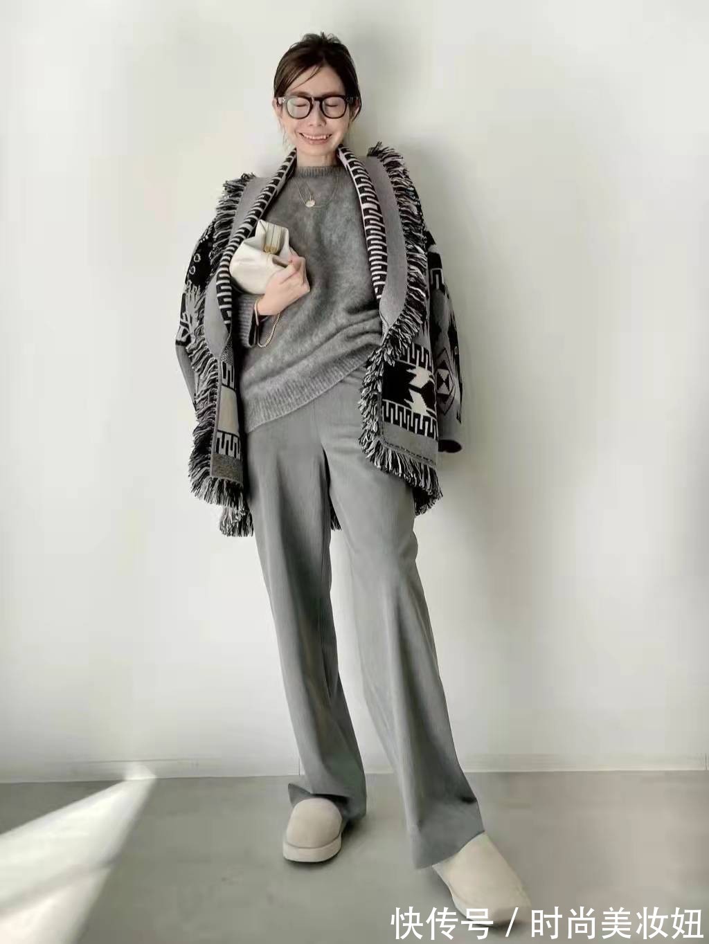 休闲裤 越简单越显气质,看完“日本主妇”的搭配就懂了,轻松打造好气色