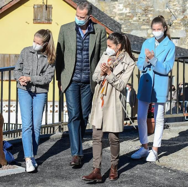 全家福|西班牙王室圣诞全家福来啦! 索菲亚公主穿蓝毛衣亮相, 又完胜姐姐