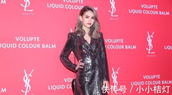 收腰|昆凌不愧是“天王嫂”,身穿闪片西装裙气质冷艳,漫画腿曲线迷人!