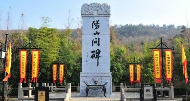 我国最大的碑材,号称“天下第一碑”,却是古时明朝的烂尾工程