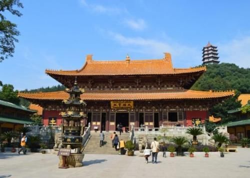 游客|中国最有仪式感的寺庙，门票、斋饭免费，但游客必须着装规范