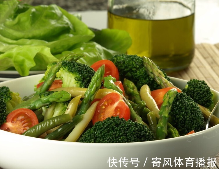 骨密度|104岁老人，年轻像54岁，长寿秘诀不是多运动，而是这3件事