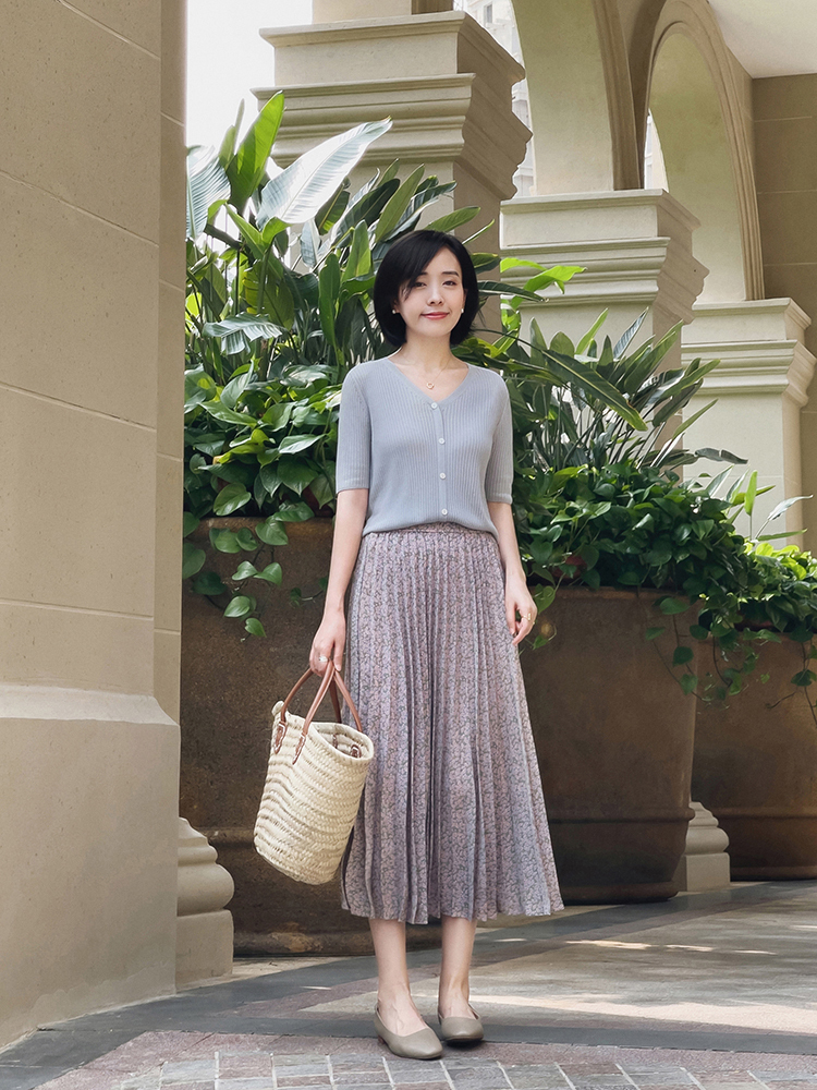 显瘦|“短袖T恤+半身裙”这也太配了吧!显白显瘦,太适30岁的女人了