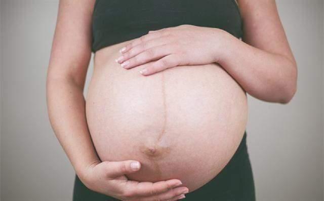 怀孕期间|女性怀孕之后为什么肚子上会有个“黑线”呢？它的出现又代表着什么