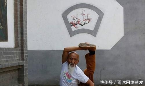 老祖宗所说的缩骨功到底是否存在?看当代大师如何运用内功缩骨