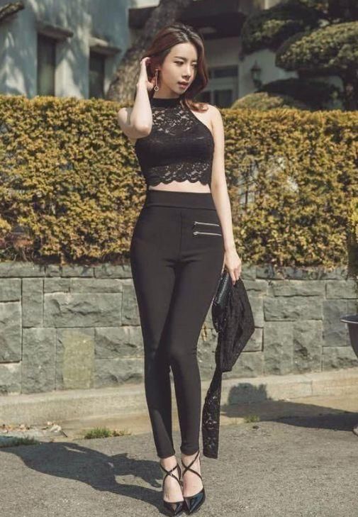 线条|街拍性感紧身打底裤美女,时尚简约,巧妙的收拢腿部线条