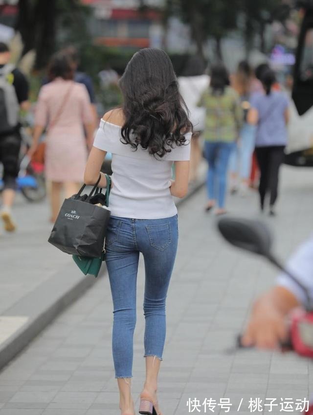 搭配 时尚好看的打底裤装扮显得古韵别致,轻盈舒适又优雅,多姿多彩!