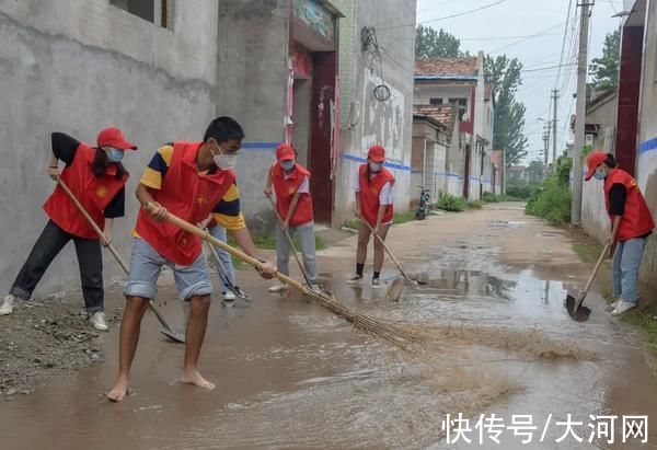 第一线|「这是你的开学礼」“00后”大学生志愿者:“奉献是刻在中国人骨子里的精神!”