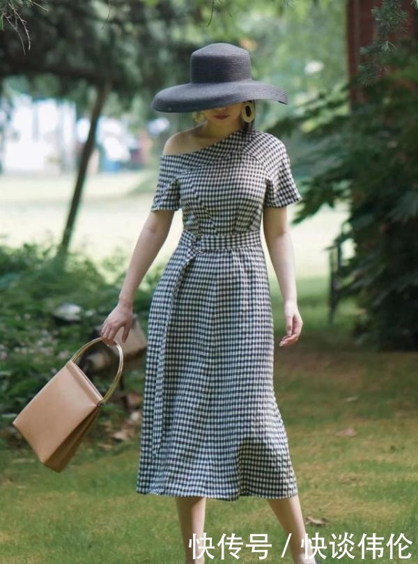 基础|基础款很难穿出时髦感?学三木博主小心机,不走偏锋美出新高度