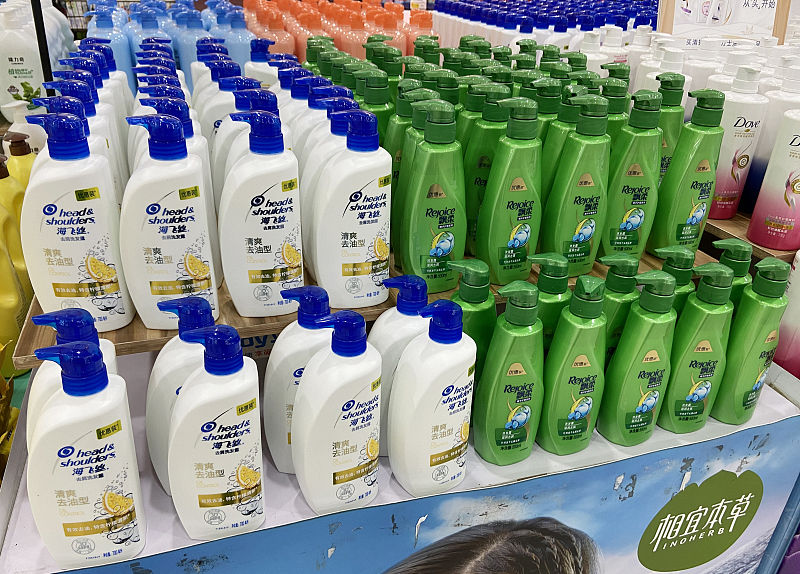 年轻人都“嫌弃”超市大牌洗发水，反倒追随小众新国货，这是为什么？