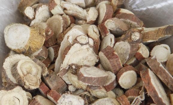 长期喝黄芪水能防百病,但3类体质的人,喝了多半是没病找病