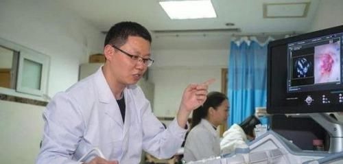 医生们|婆婆陪儿媳产检被医生支开,随后医生问了一个问题,孕妈尴尬不已