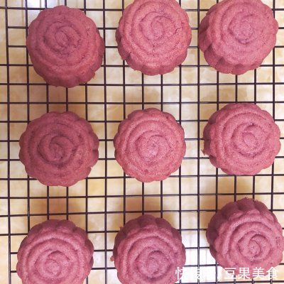 玫瑰红豆酥，弥漫着爱的浪漫