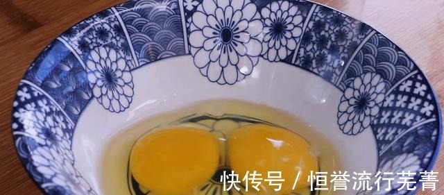 橘子里淋3个鸡蛋,我家孩子三天两头点名吃,比蛋糕还香甜,解馋!