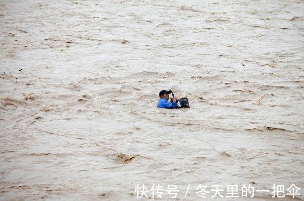 钓鱼人的崩溃就在一瞬间,也许钓一次鱼就是永别,好好珍惜吧