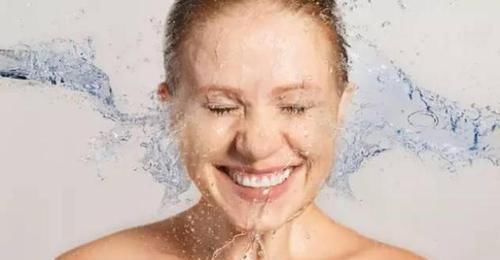 皮肤|女人敷完面膜后洗还是不洗?很多人都做错了,难怪皮肤总不好