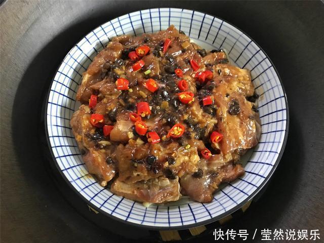 排骨不煮不炖不炸，教你秘制做法，嫩滑多汁入味，好吃不上火