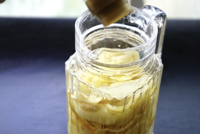 老姜|夏天吃姜怎么吃90岁老中医传下的吃姜方法,每天吃两片好处多