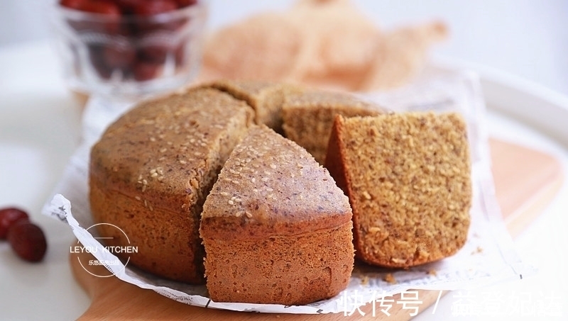 枣糕|想吃枣糕，用电饭锅就能做，不用打发，不用发酵，拌好面糊就入锅