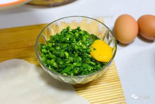 做韭菜盒子，鸡蛋千万别炒，这样做好鲜啊