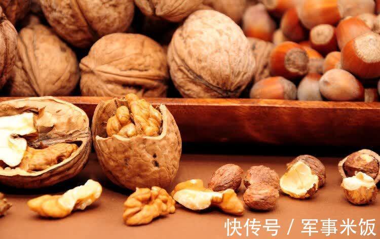丘大爷|核桃是早上吃好,还是晚上吃比较好?终于有正确答案了