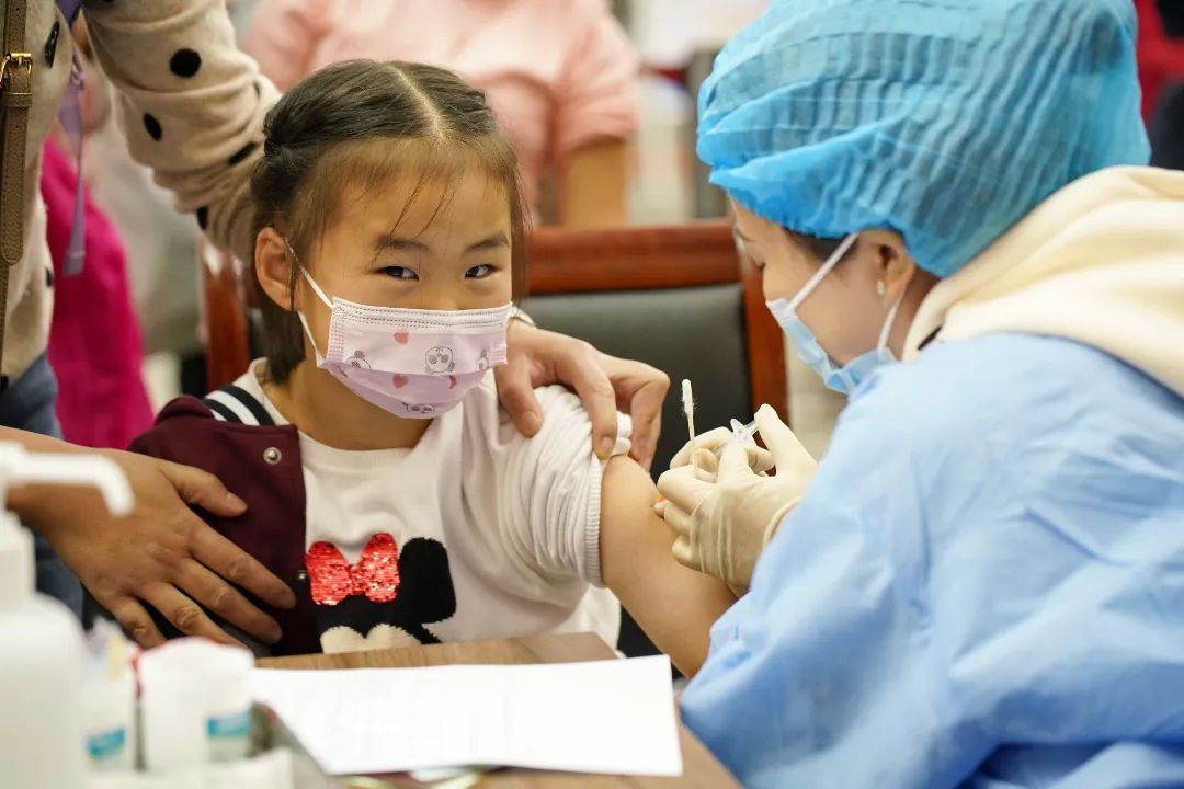 新冠疫苗|“一点都不疼”~丽水的萌娃们为接种新冠疫苗献上一“臂”之力!