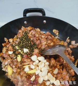 不一样的肉菜菜谱，干炒辣子兔丁，简单美味营养，超下饭，吃不够