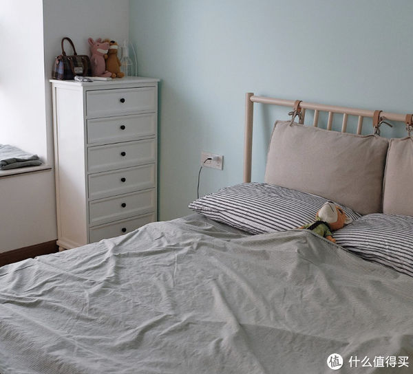 夫妻|这对夫妻太有远见,把次卧和客厅打通,清爽开阔,日子过得简单舒适