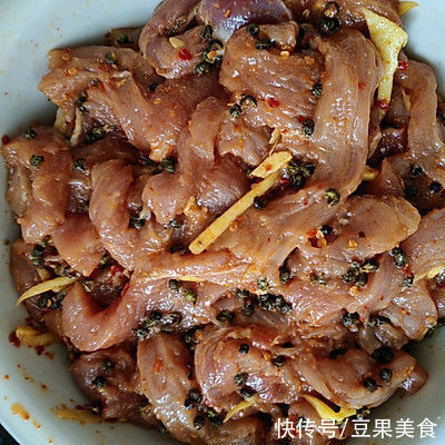 用这道麻辣肉干冬季小零食征服家人的味蕾吧