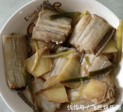 孩子|四岁宝宝被鱼刺卡喉咙，母亲用这个方法取出刺，大夫连连夸赞