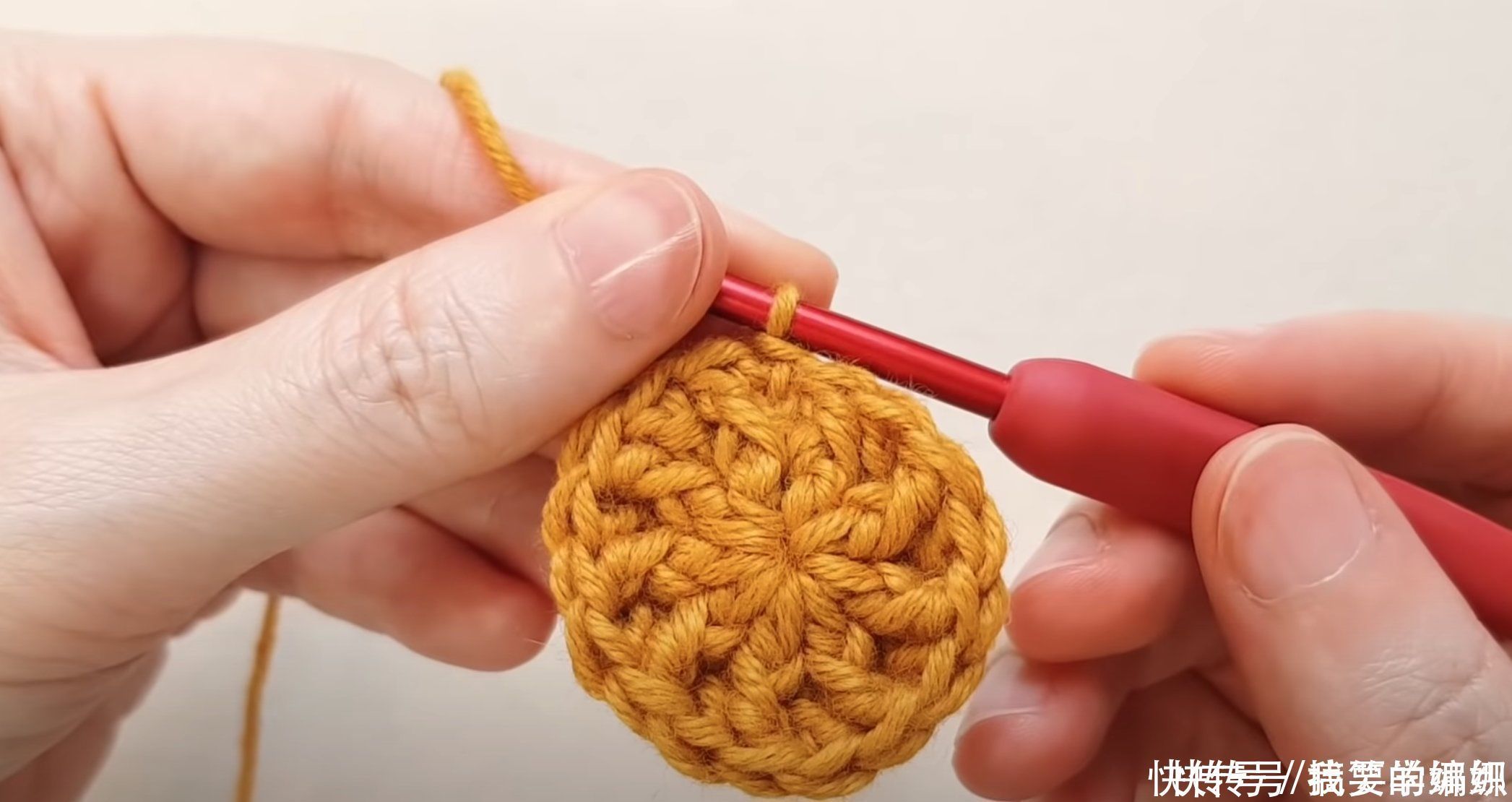 冬夏都可戴的一款帽子,只需换不同的线来钩,出行携带方便可折叠