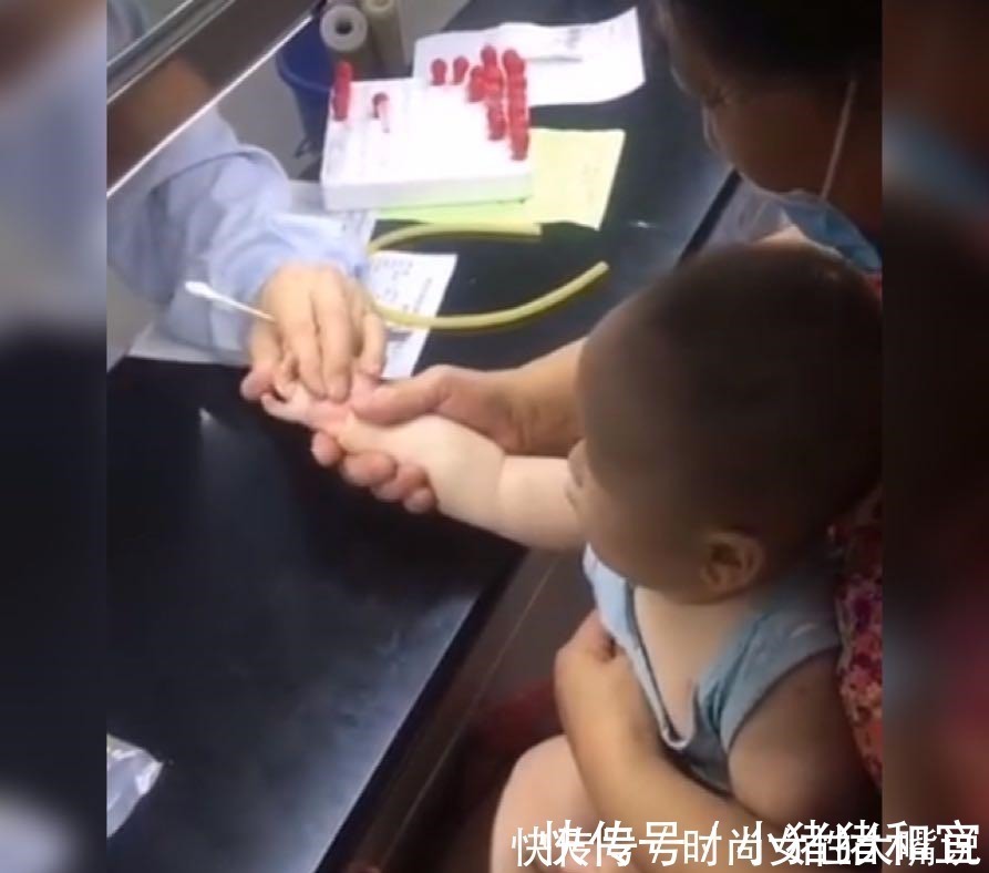 抽血|奶奶带萌娃抽血检查,萌娃一番操作让在场人员笑翻自己掌握命运