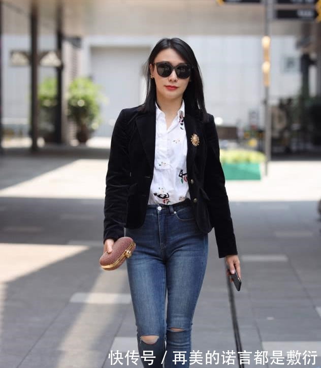 小姐姐|黑色休闲西装搭配修身牛仔裤,时尚经典,自信大方