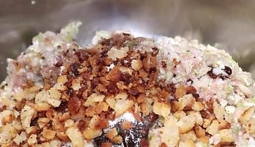 凉水|煮饺子时,需要加凉水吗,一步错步步错,难怪饺子破皮不好吃