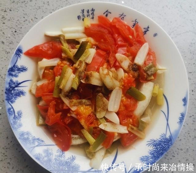 西红柿蒸茄子,茄子这样做好吃又省油!