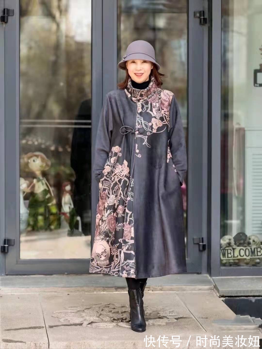 黑色 65岁的女人新年怎么穿?看看这位奶奶的搭配,优雅大气又高级