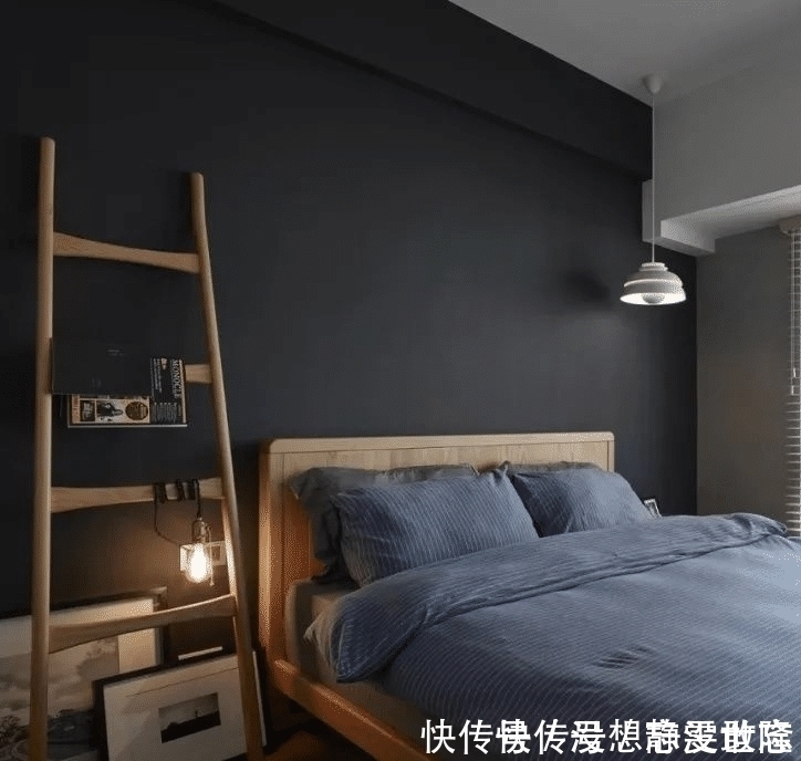墙面|越来越多的业主终于清醒了，不要常规床头柜的卧室，好住又好清洁!