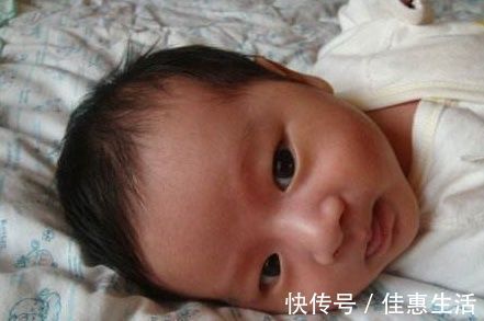 宝宝|宝宝身体如果有这3种情况,说明是缺水了,宝妈要及时给宝宝喂水