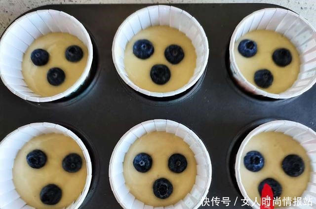 杯子蛋糕是个爆浆美味甜品,操作简单不用打发,好看又好吃哦