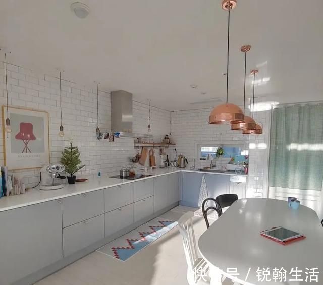 房子|闺蜜花重金买下顶楼的房子,赠送的18㎡露台太美了,恨不得天天去