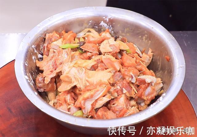 技巧|最简单又好吃的焖扒鸡,鸡块直接上锅蒸,学会腌制技巧,鲜嫩滑口