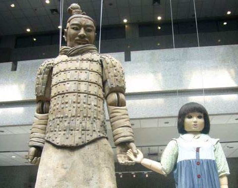 推到|日本借兵马俑展出,却被暴徒强行推到使其受损,我国做法令人敬佩