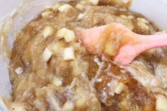 片糖|广东人早茶“四大糕”之一,简单4种食材搅出马蹄糕,生津还通便