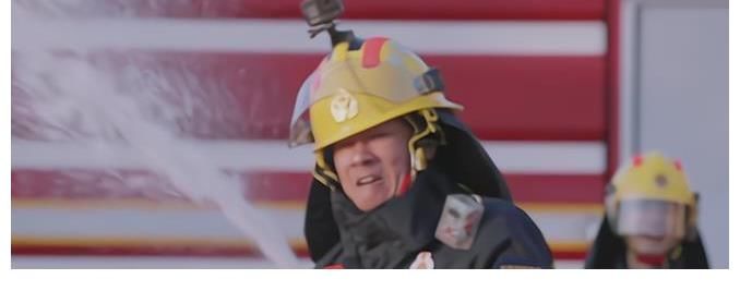 《滾燙人生》高壓水槍訓練，陳小春絲滑轉身，李響失控太好笑