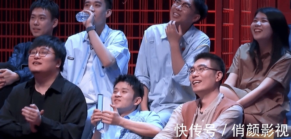 每个演员都很努力,从普通到闪闪发光,台上熠熠生辉