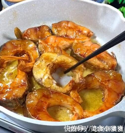 草鱼不加一滴水，鱼肉鲜香入味一点也不腥，比红烧的还要好吃